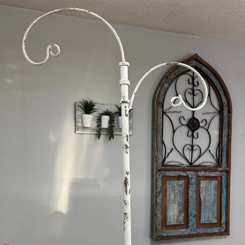 Distressed Lantern Stand with lanterns NEW